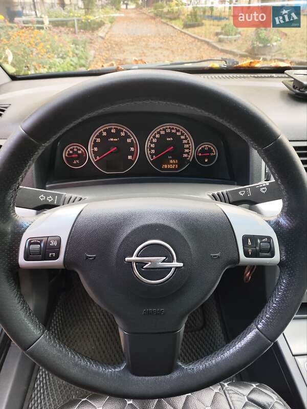 Универсал Opel Vectra 2004 в Полтаве