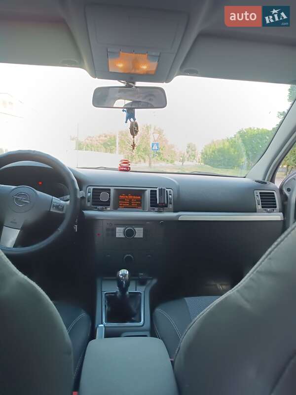 Седан Opel Vectra 2007 в Долинській