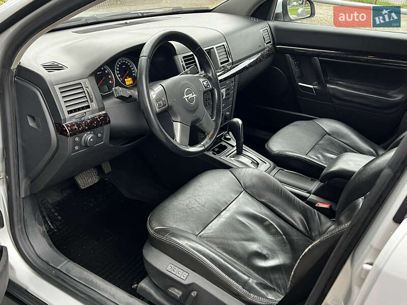 Седан Opel Vectra 2005 в Кременчуге