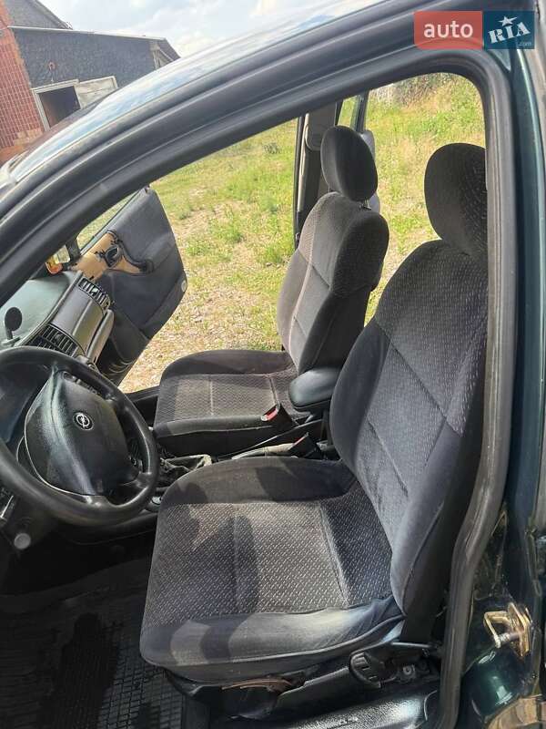 Седан Opel Vectra 1998 в Жмеринке