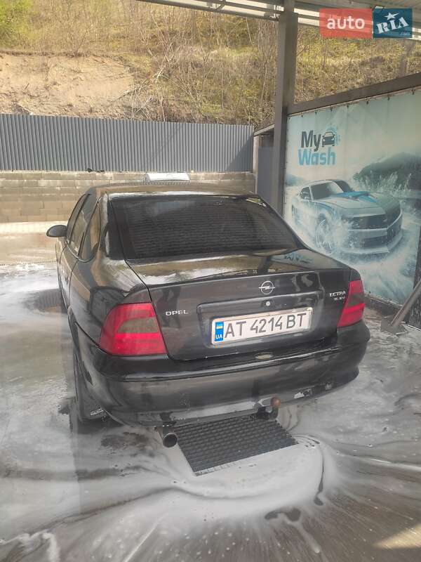 Седан Opel Vectra 1997 в Івано-Франківську