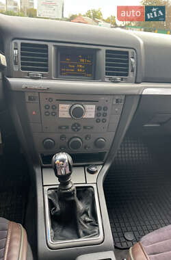Седан Opel Vectra 2005 в 
