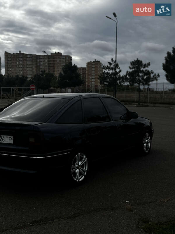 Ліфтбек Opel Vectra 1990 в Одесі фото 4 Ліфтбек Opel Vectra 1990 в Одесі