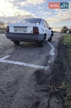 Седан Opel Vectra 1989 в  фото 2 Седан Opel Vectra 1989 в