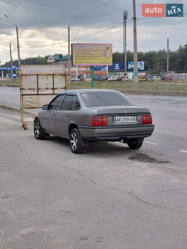 Седан Opel Vectra 1989 в Каменском
