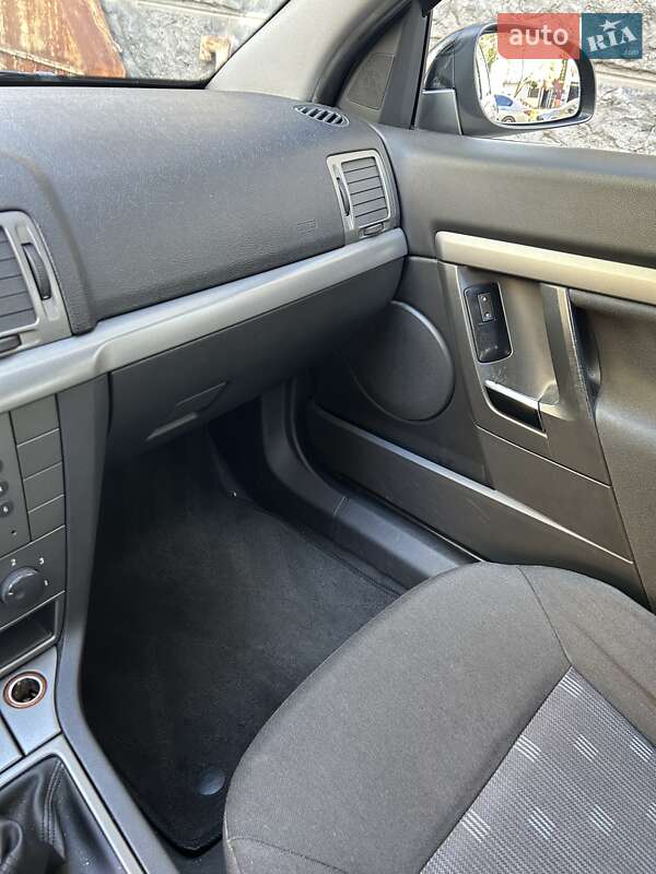 Седан Opel Vectra 2006 в Киеве