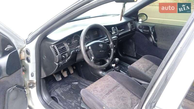 Седан Opel Vectra 1997 в Вознесенске
