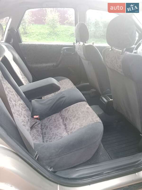 Седан Opel Vectra 1996 в Шептицькому