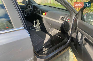 Седан Opel Vectra 2004 в  фото 15 Седан Opel Vectra 2004 в