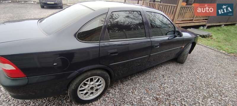 Седан Opel Vectra 1997 в Киеве