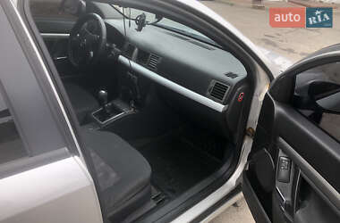Седан Opel Vectra 2005 в  фото 13 Седан Opel Vectra 2005 в