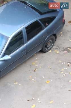 Лифтбек Opel Vectra 1998 в  фото 2 Лифтбек Opel Vectra 1998 в