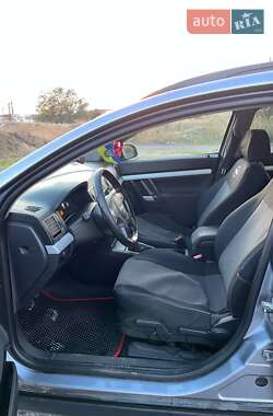 Универсал Opel Vectra 2005 в 