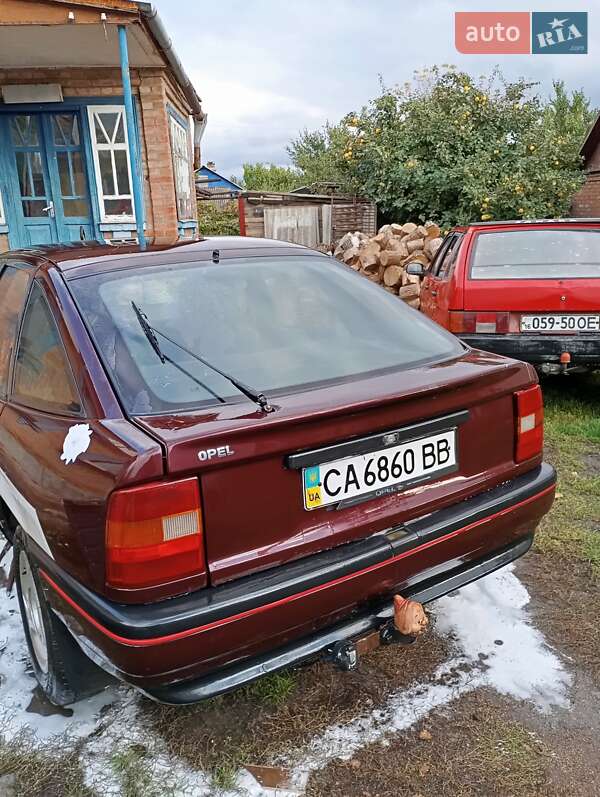 Лифтбек Opel Vectra 1991 в Помошной