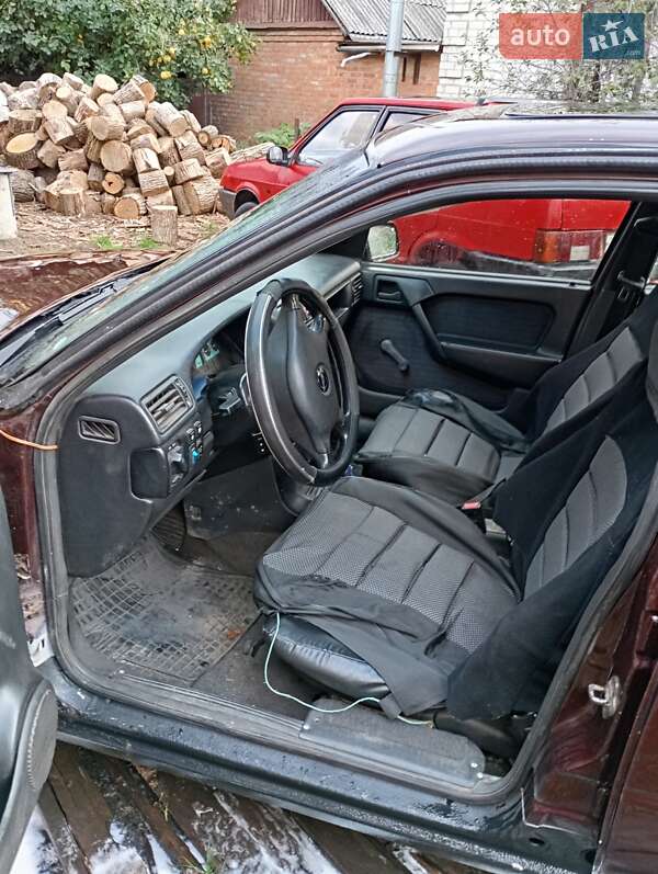 Лифтбек Opel Vectra 1991 в Помошной