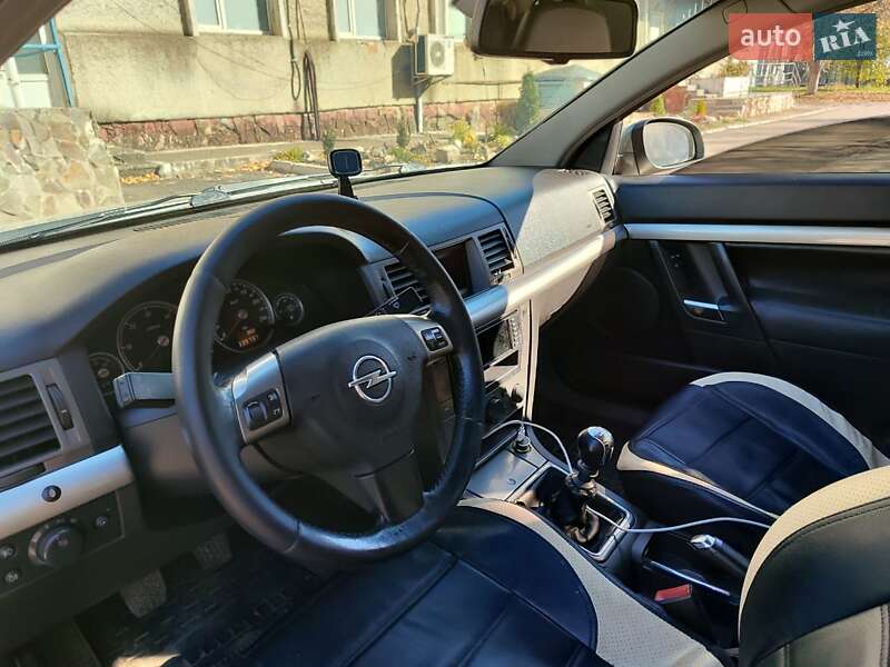 Лифтбек Opel Vectra 2005 в Черновцах