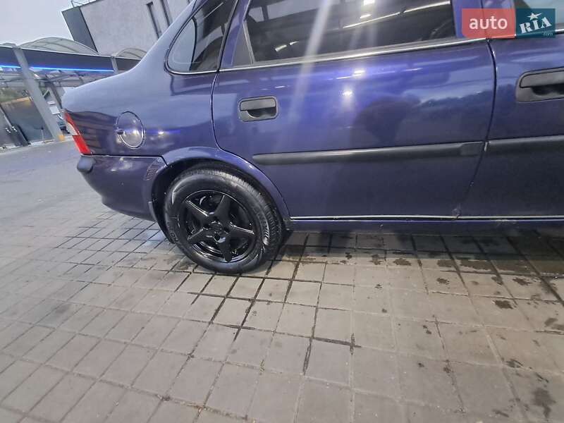 Седан Opel Vectra 1998 в Львові