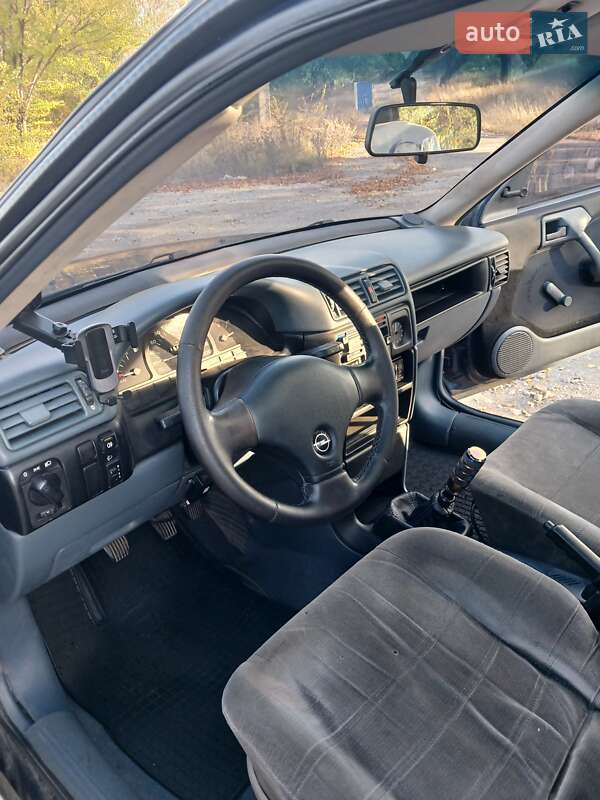 Седан Opel Vectra 1991 в Днепре