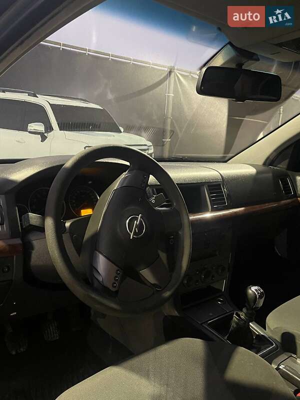 Седан Opel Vectra 2003 в Рогатині