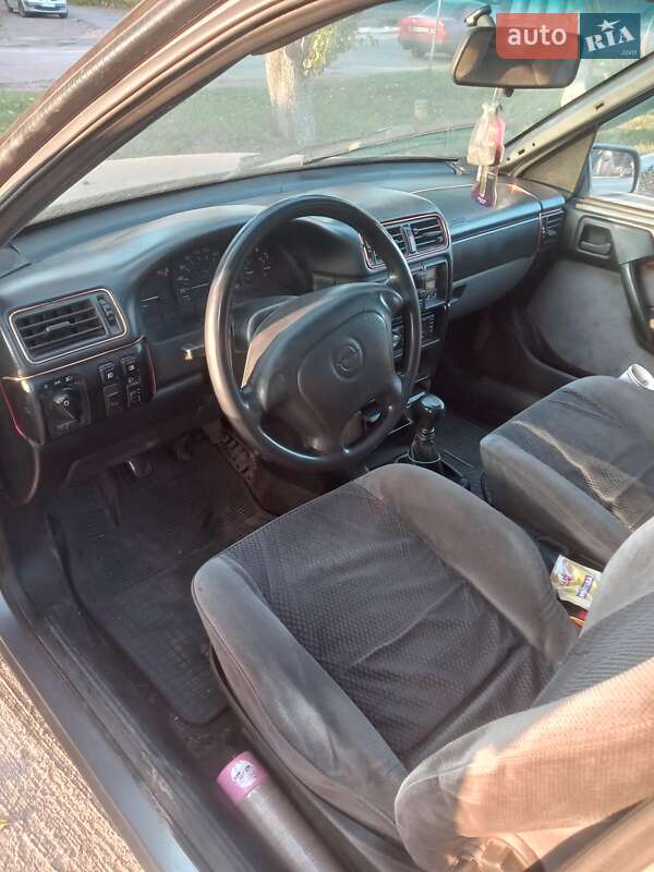 Ліфтбек Opel Vectra 1995 в Жмеринці фото 10 Ліфтбек Opel Vectra 1995 в Жмеринці
