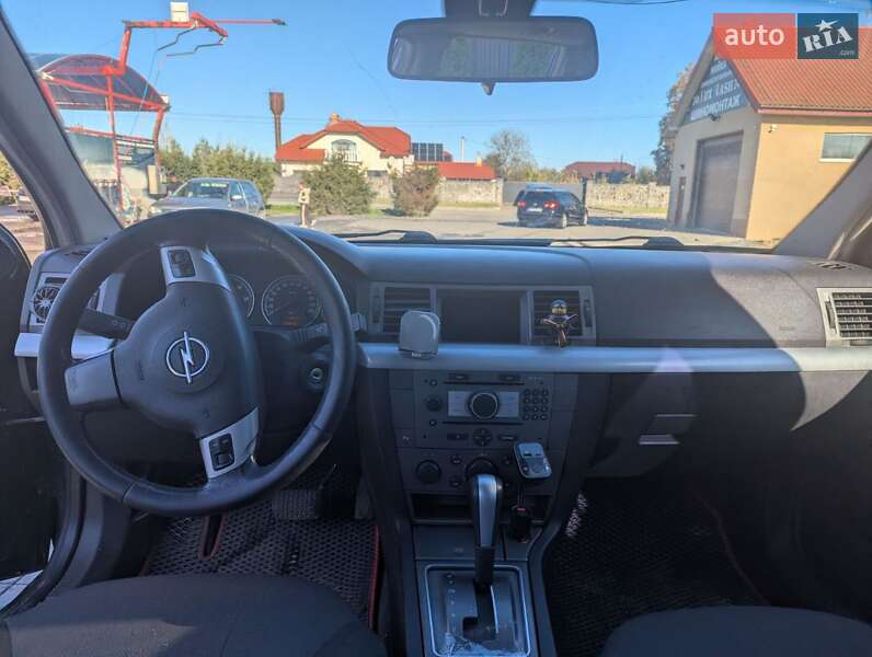 Универсал Opel Vectra 2005 в Городке