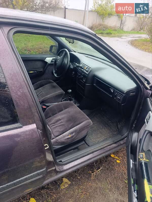 Седан Opel Vectra 1991 в Харькове
