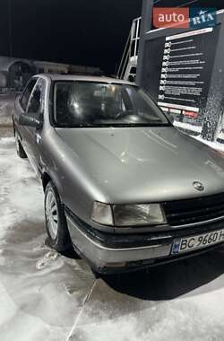 Седан Opel Vectra 1989 в Новояворовске
