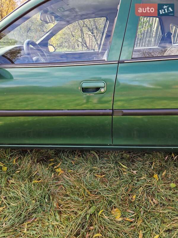 Седан Opel Vectra 1997 в Недригайлове