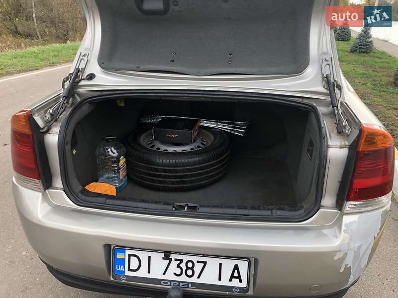 Седан Opel Vectra 2003 в Попельне