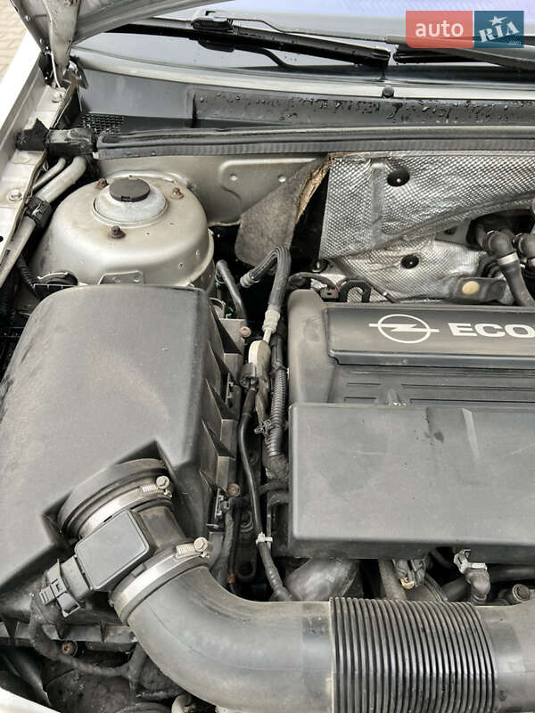 Седан Opel Vectra 2004 в Вишневому фото 27 Седан Opel Vectra 2004 в Вишневому