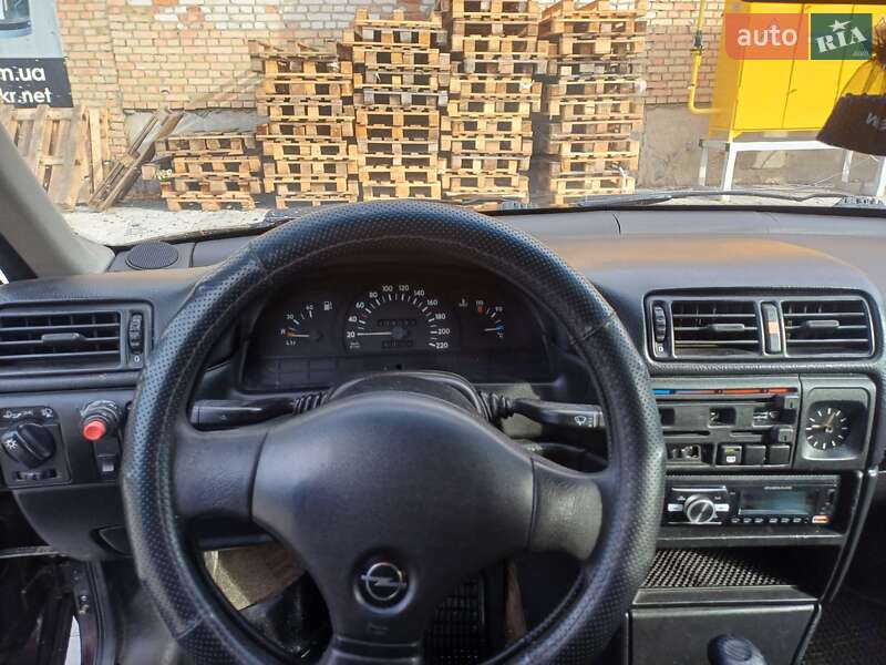 Седан Opel Vectra 1992 в Львове