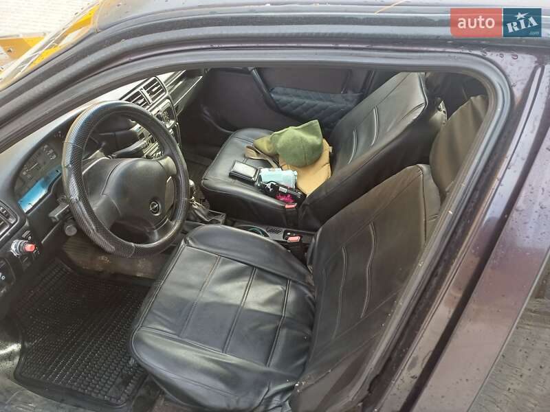 Седан Opel Vectra 1992 в Львове