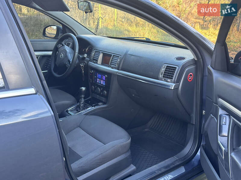 Седан Opel Vectra 2007 в Коростене