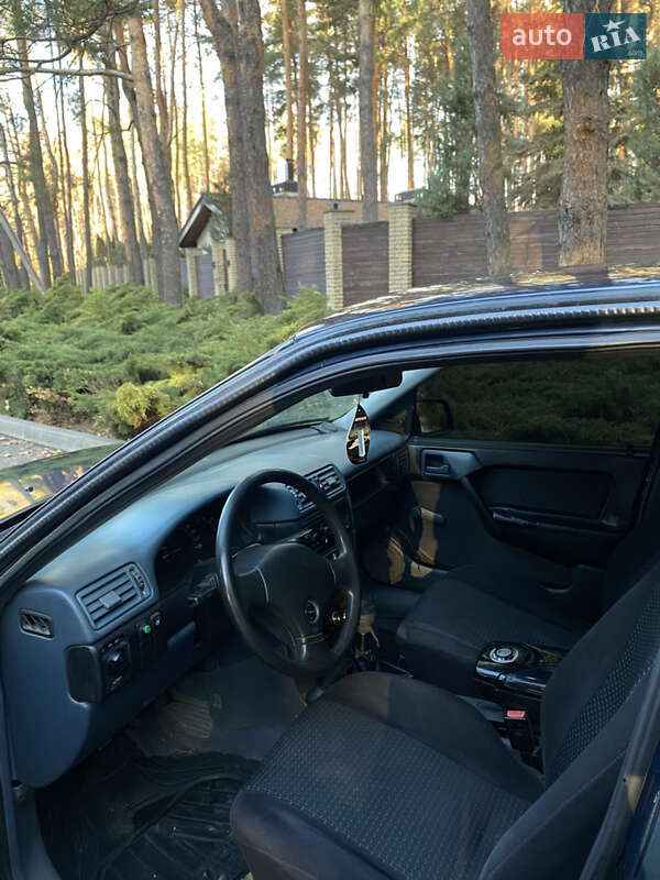 Седан Opel Vectra 1990 в Новомосковске