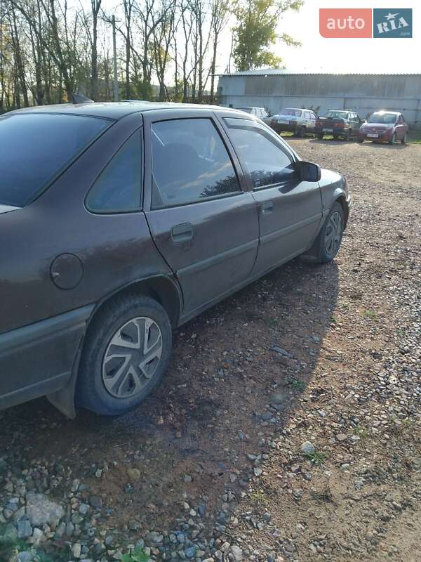 Седан Opel Vectra 1993 в Первомайске фото 8 Седан Opel Vectra 1993 в Первомайске