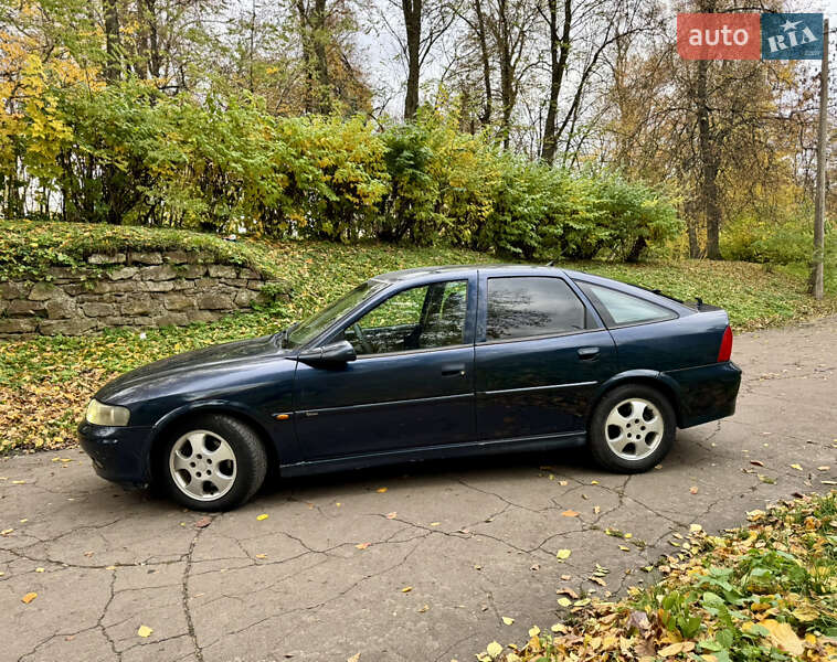 Седан Opel Vectra 2000 в Остроге