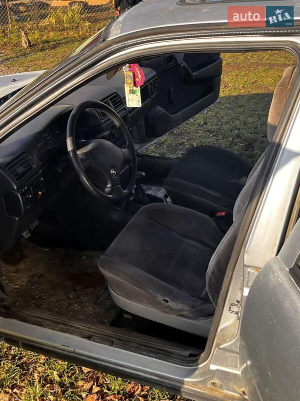 Седан Opel Vectra 1991 в Берегомету фото 5 Седан Opel Vectra 1991 в Берегомету