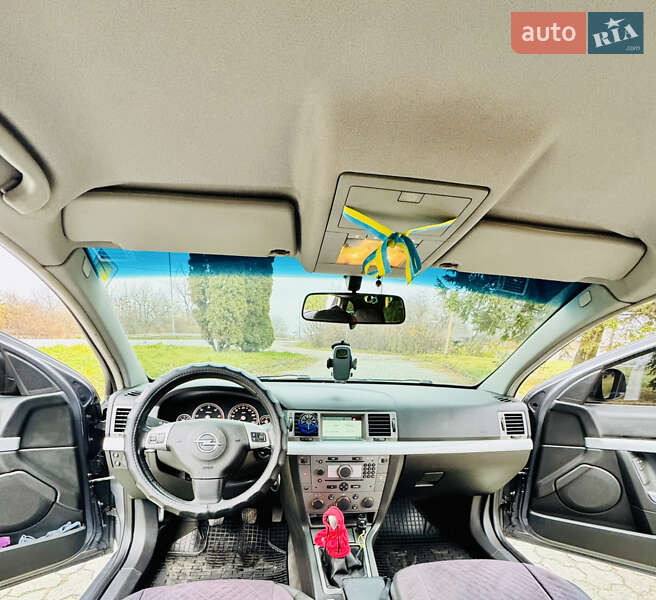 Универсал Opel Vectra 2005 в Дубно