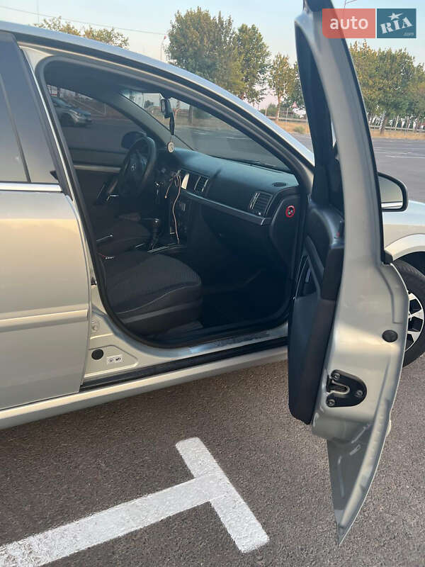 Седан Opel Vectra 2006 в Херсоне