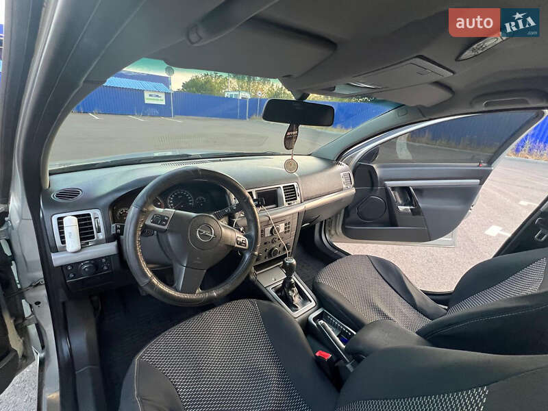 Седан Opel Vectra 2006 в Херсоне