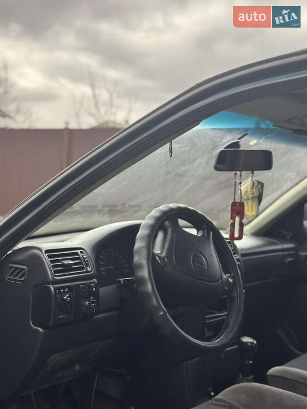 Седан Opel Vectra 1994 в Самборе