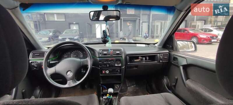 Седан Opel Vectra 1990 в Каменском
