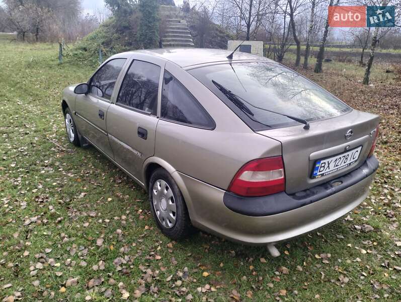 Ліфтбек Opel Vectra 1996 в Дунаївцях