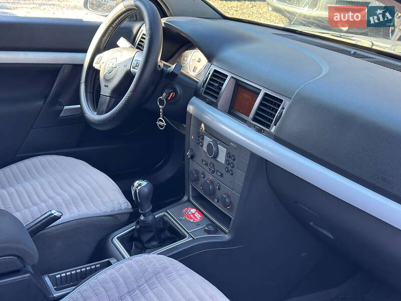 Седан Opel Vectra 2004 в Виннице