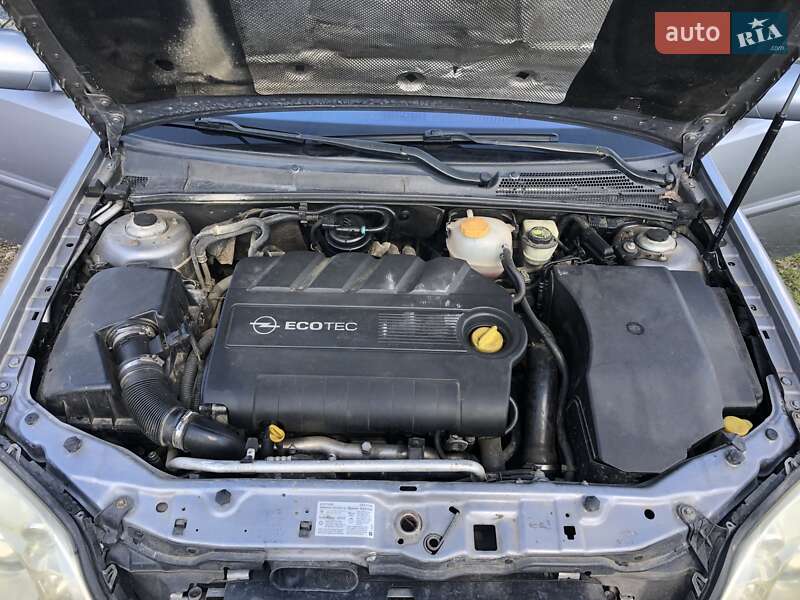 Лифтбек Opel Vectra 2004 в Калуше