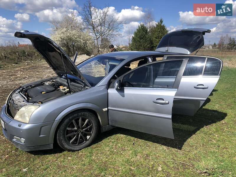 Лифтбек Opel Vectra 2004 в Калуше