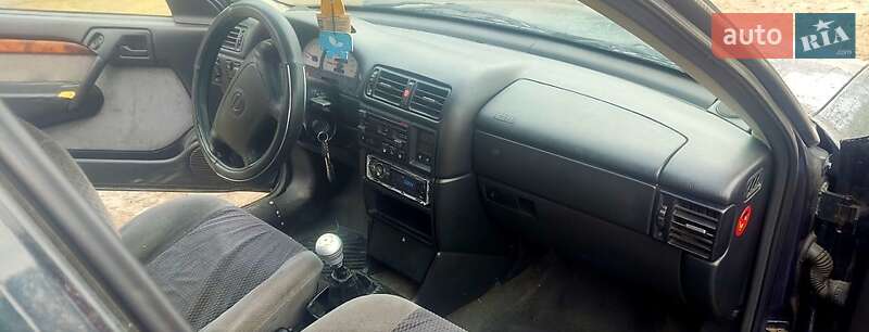 Седан Opel Vectra 1995 в Ямполе