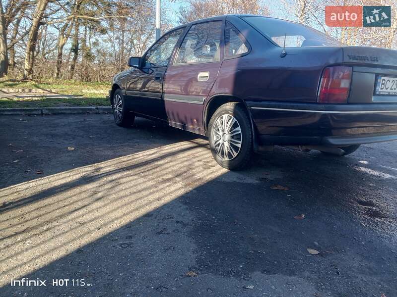 Седан Opel Vectra 1991 в Золочеве фото 4 Седан Opel Vectra 1991 в Золочеве