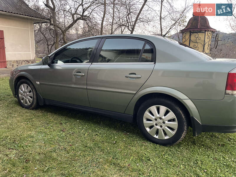 Седан Opel Vectra 2005 в Косове