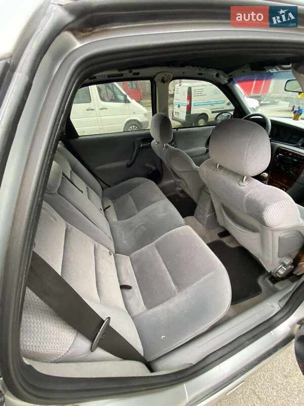 Седан Opel Vectra 2000 в Киеве